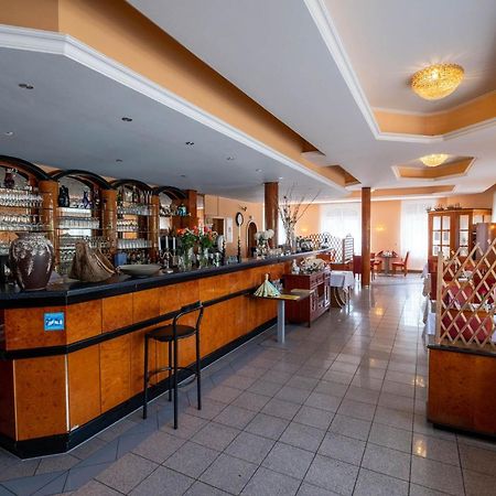 Kraichtaler Hof Hotel ภายนอก รูปภาพ