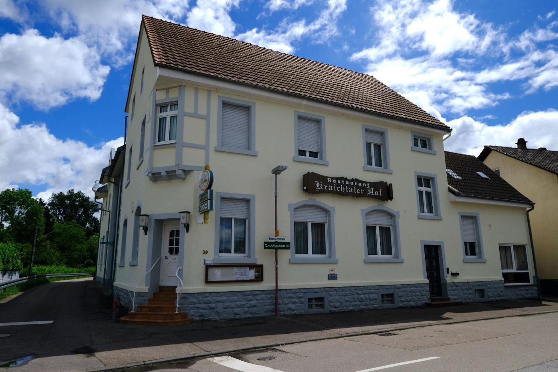 Kraichtaler Hof Hotel ภายนอก รูปภาพ
