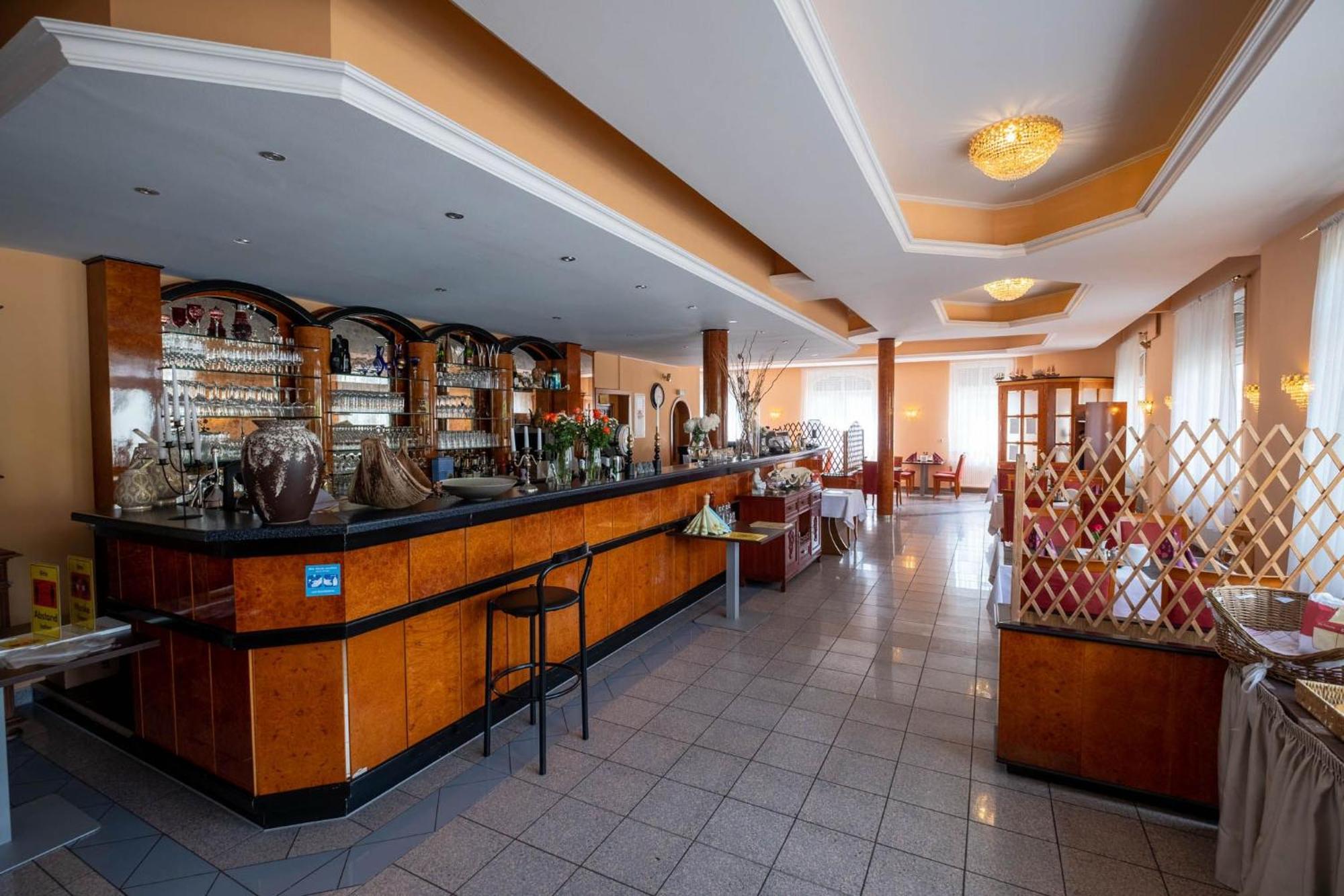 Kraichtaler Hof Hotel ภายนอก รูปภาพ