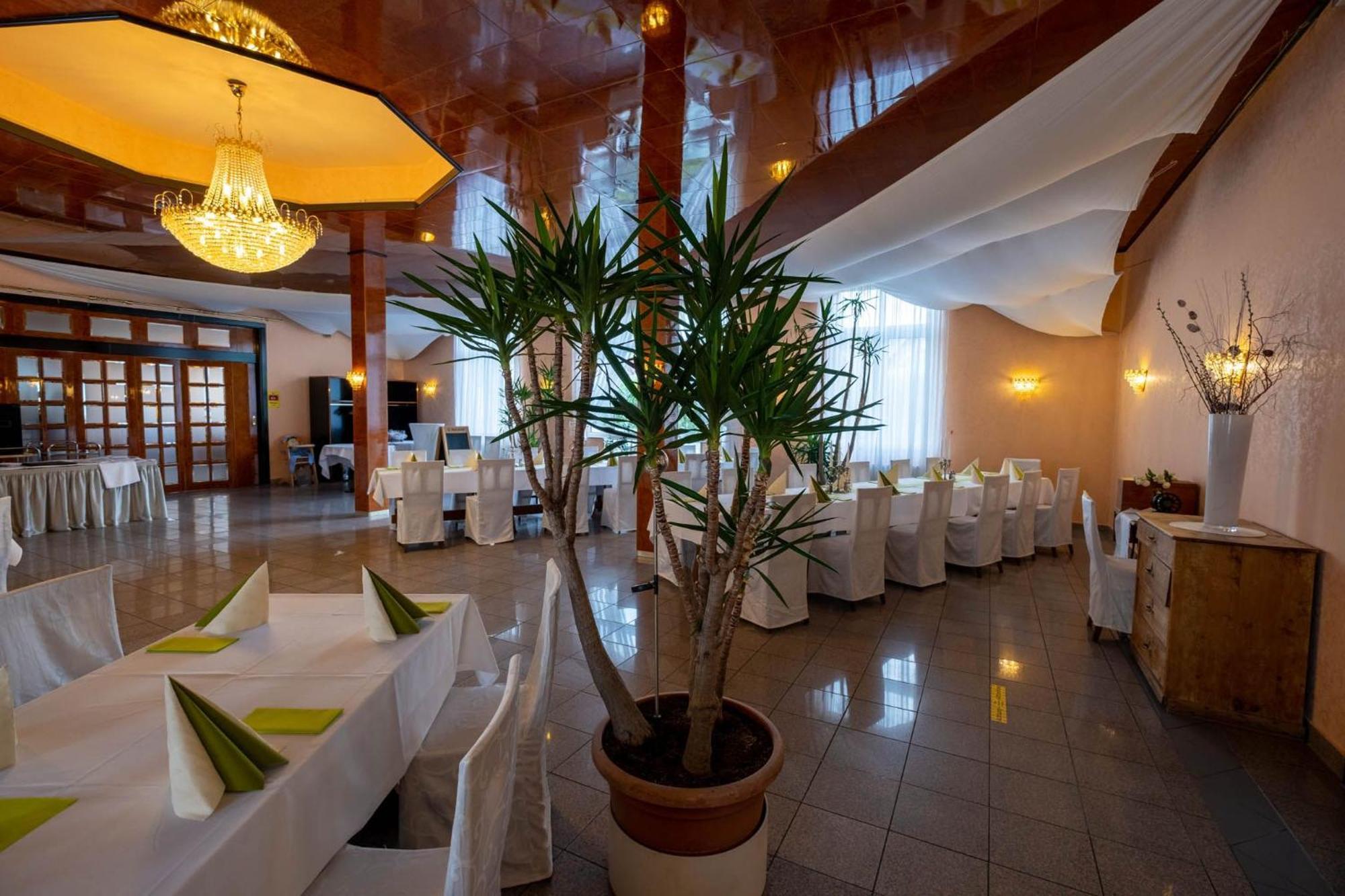 Kraichtaler Hof Hotel ภายนอก รูปภาพ