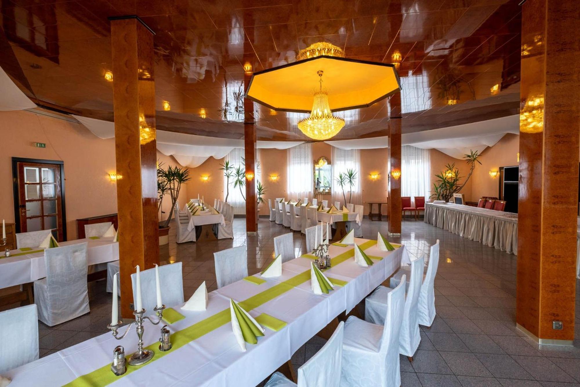 Kraichtaler Hof Hotel ภายนอก รูปภาพ