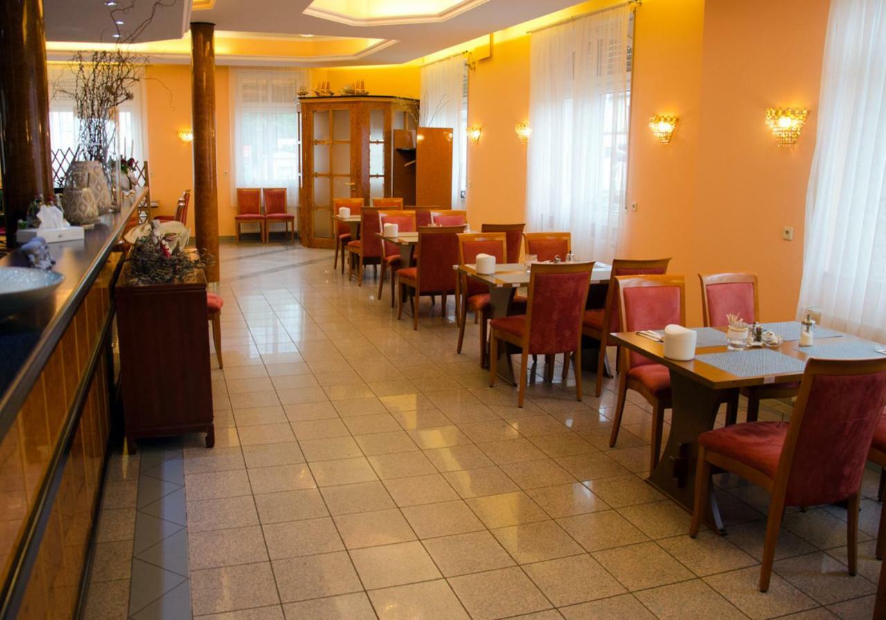 Kraichtaler Hof Hotel ภายนอก รูปภาพ
