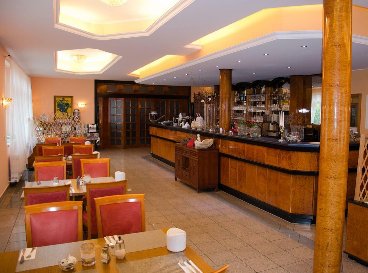 Kraichtaler Hof Hotel ภายนอก รูปภาพ